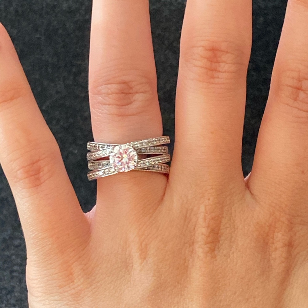 Luxury round cut 4 band eternity design engagement ring